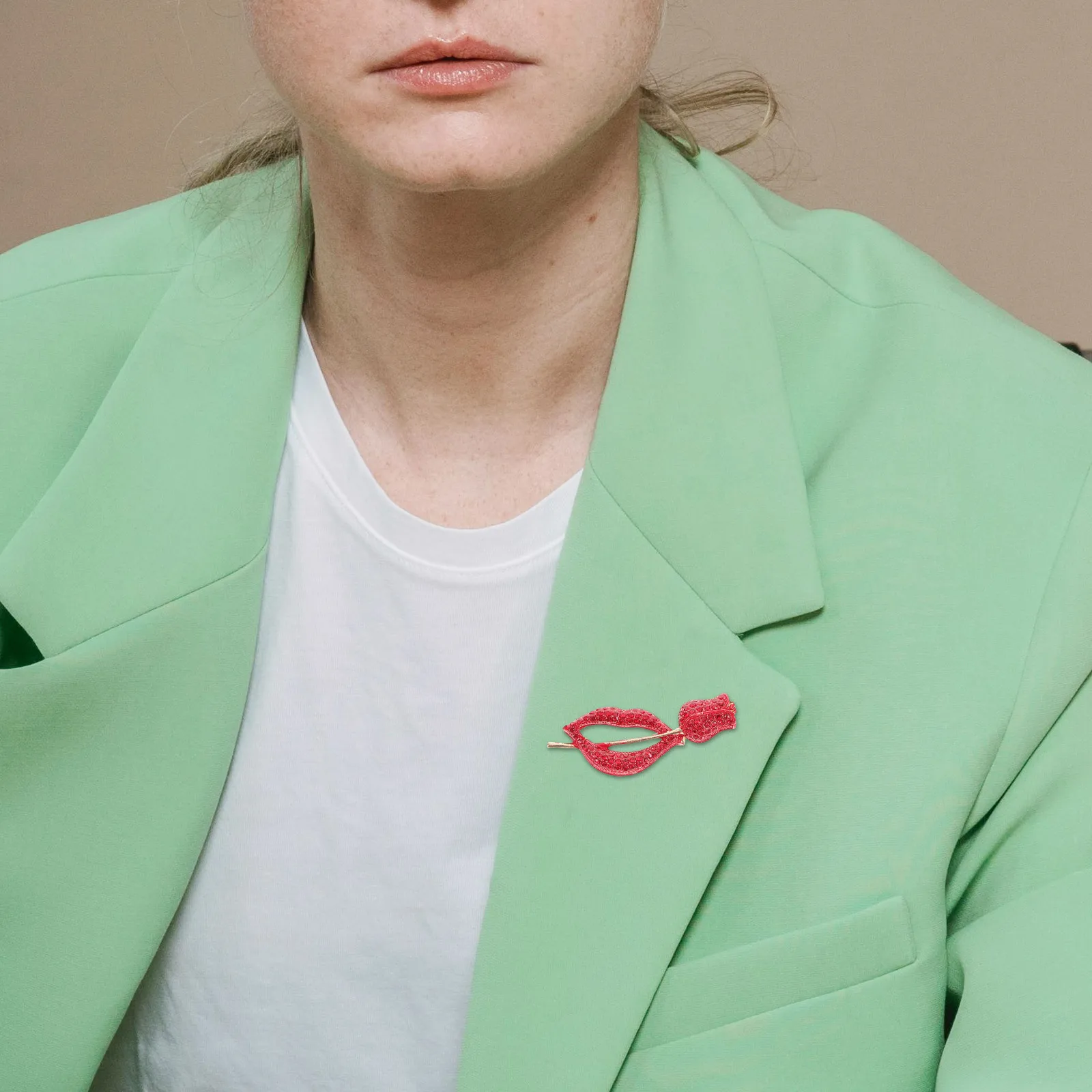 

2pcs Fashionable Brooches For Women: Red Lip Rose Lapel Pin Rhinestone Floral Design Dress Scarf Shawl Clip Valentine Wedding