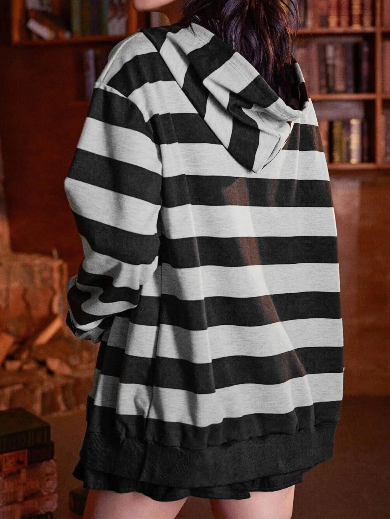 เสื้อฮู้ดลายทางรุ่นลิมิเต็ดอิดิชั่นสำหรับฤดูใบไม้ร่วง ดีไซน์ซิปแบบคาร์ดิแกน สไตล์หลวมสบายๆ รุ่นใหม่ปี 2025 เสื้อแจ็คเก็ตลำลอง