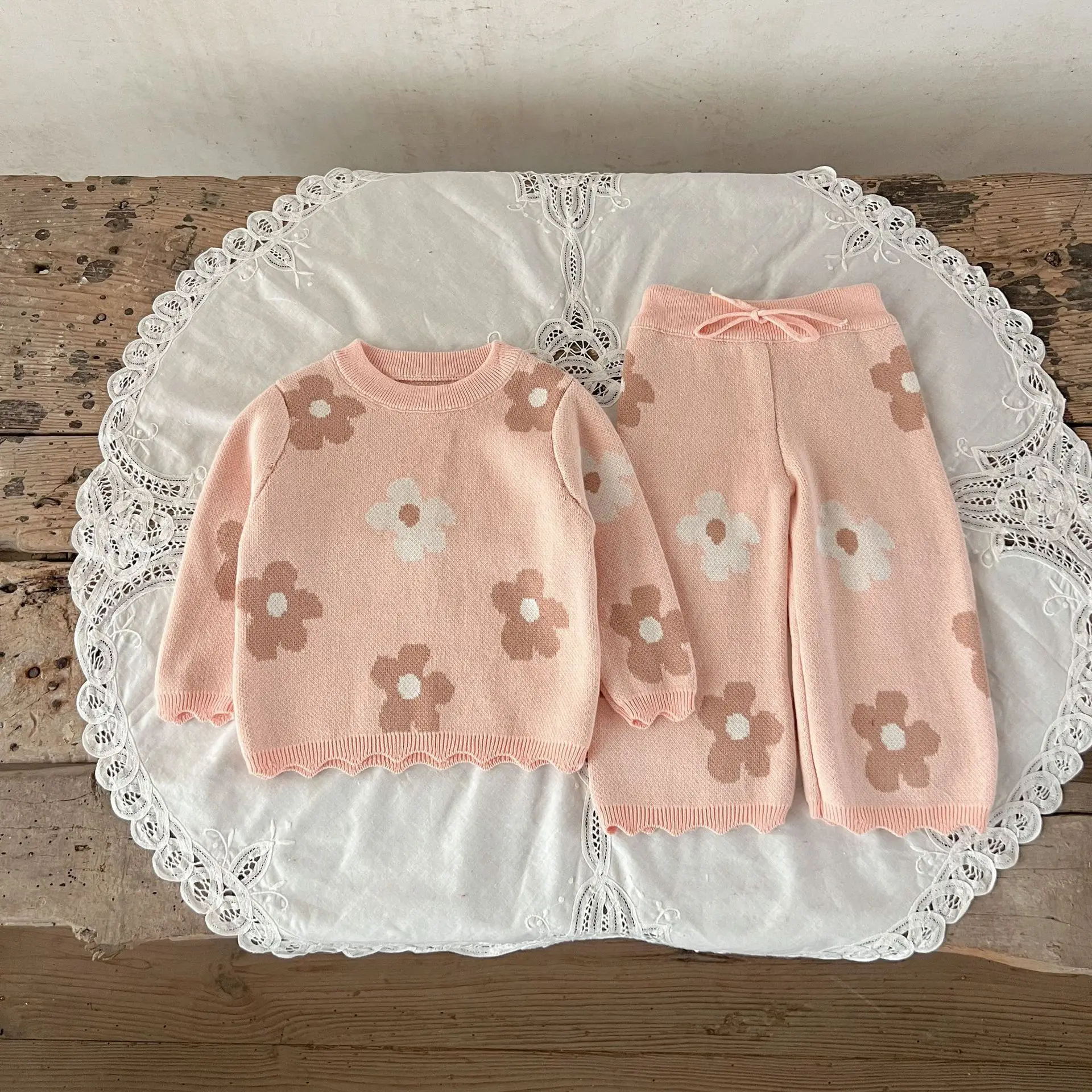 

Kids Girls Cute Sweater Sets Contrast Color Flower Print O-neck Long Sleeve Knitwear Tops+High Waist Ruched Wide Leg Pants 2pcs