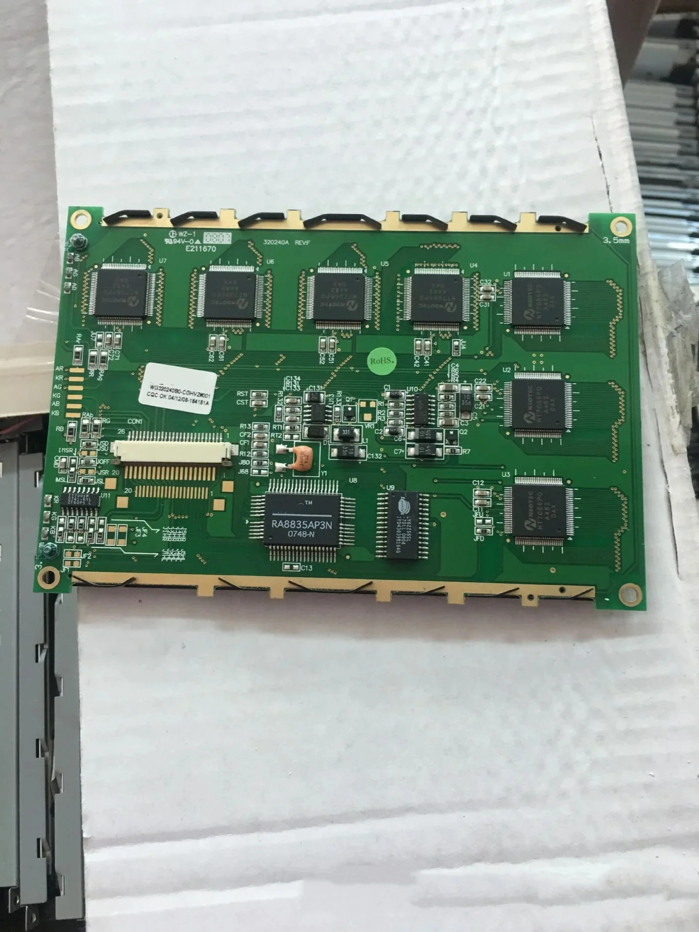 

NEW WG320240B0-TMI-VZ LCD Screen Display