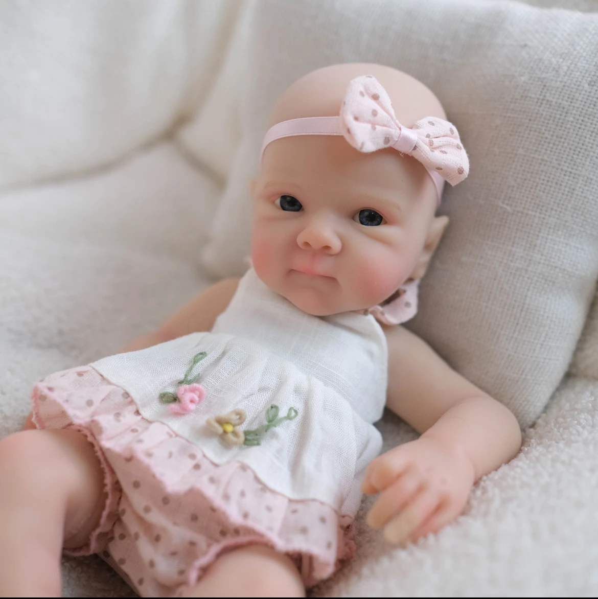 Bebê reborn de 8 polegadas em silicone de platina - expressão pacífica realista, boneca de arte hipoalergênica ultramacia com edição limitada