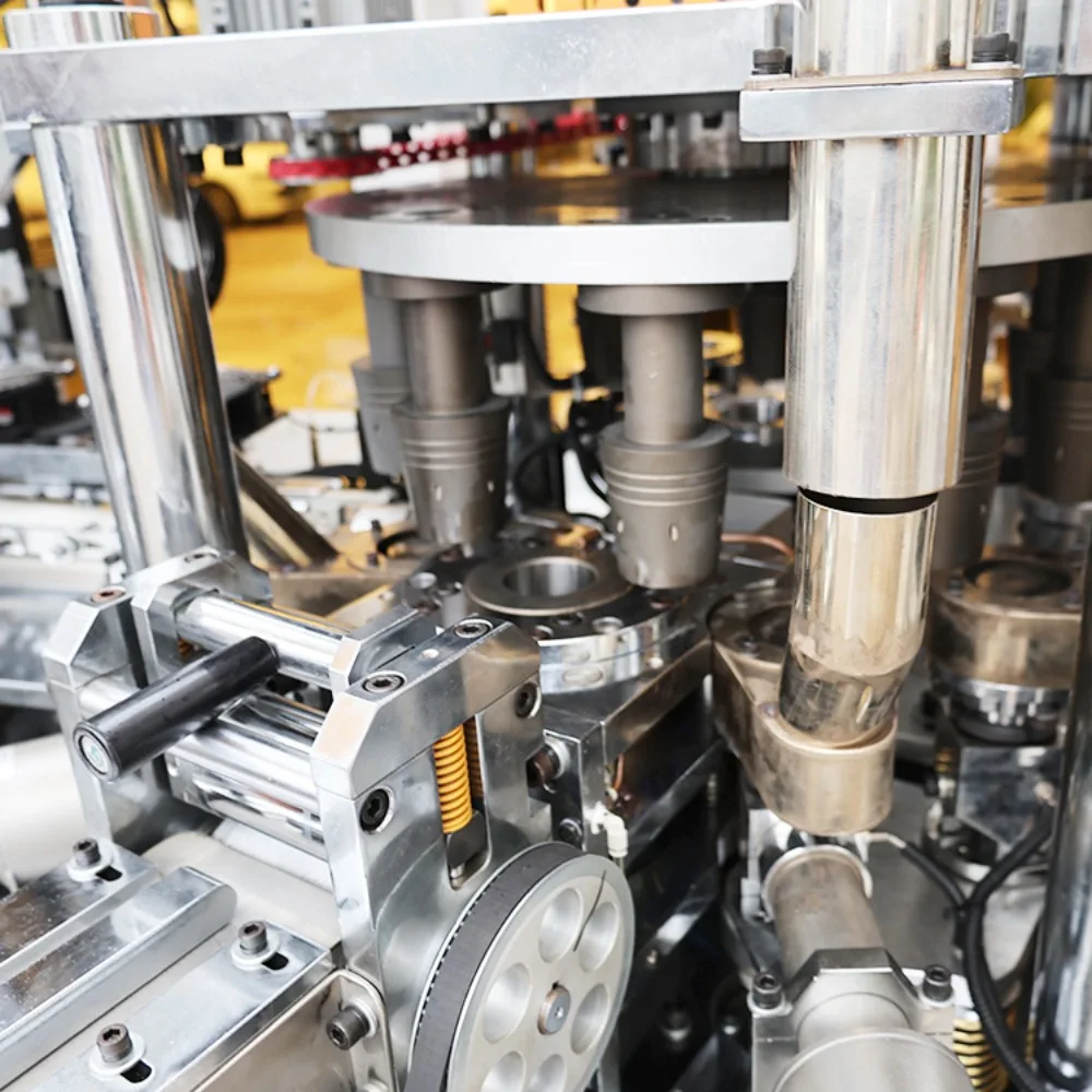 خط إنتاج آلة تصنيع الأكواب الورقية للاستعمال مرة واحدة أوتوماتيكي بالكامل 2-16 أونصة بسعر منخفض