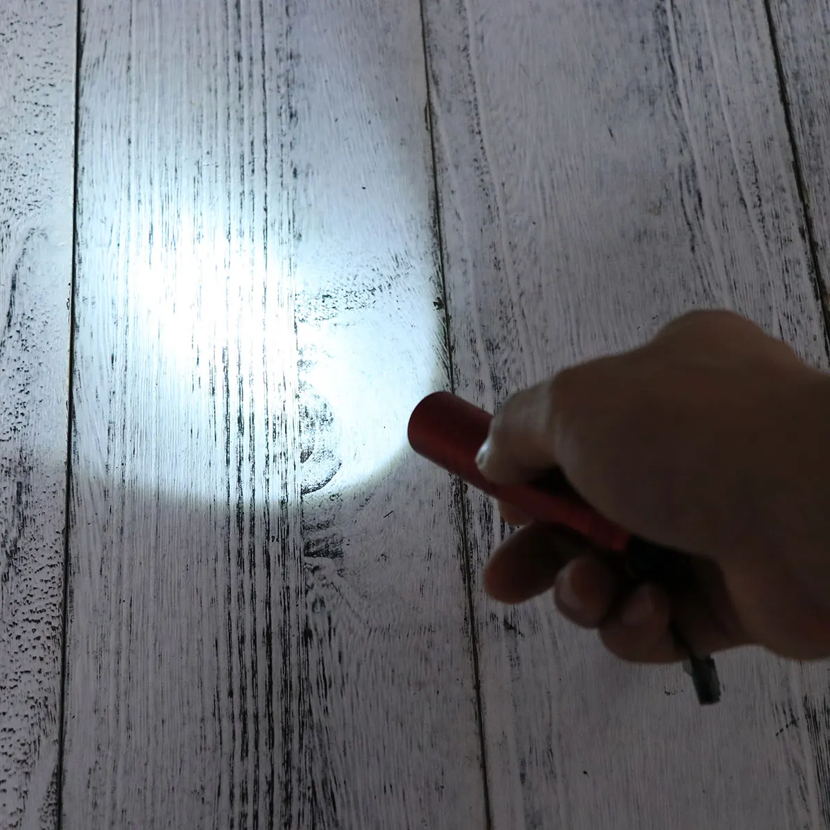 

Small Red Portable Pocket Sized Key Chain Torch Water Resistant LED Torch Handheld