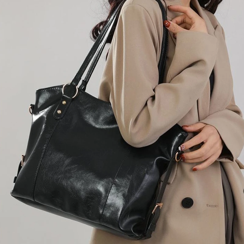 PU Leather Crossbody Bag for Women, Classic Tote Bag with Large Capacity, Suitable for Commuting and Working