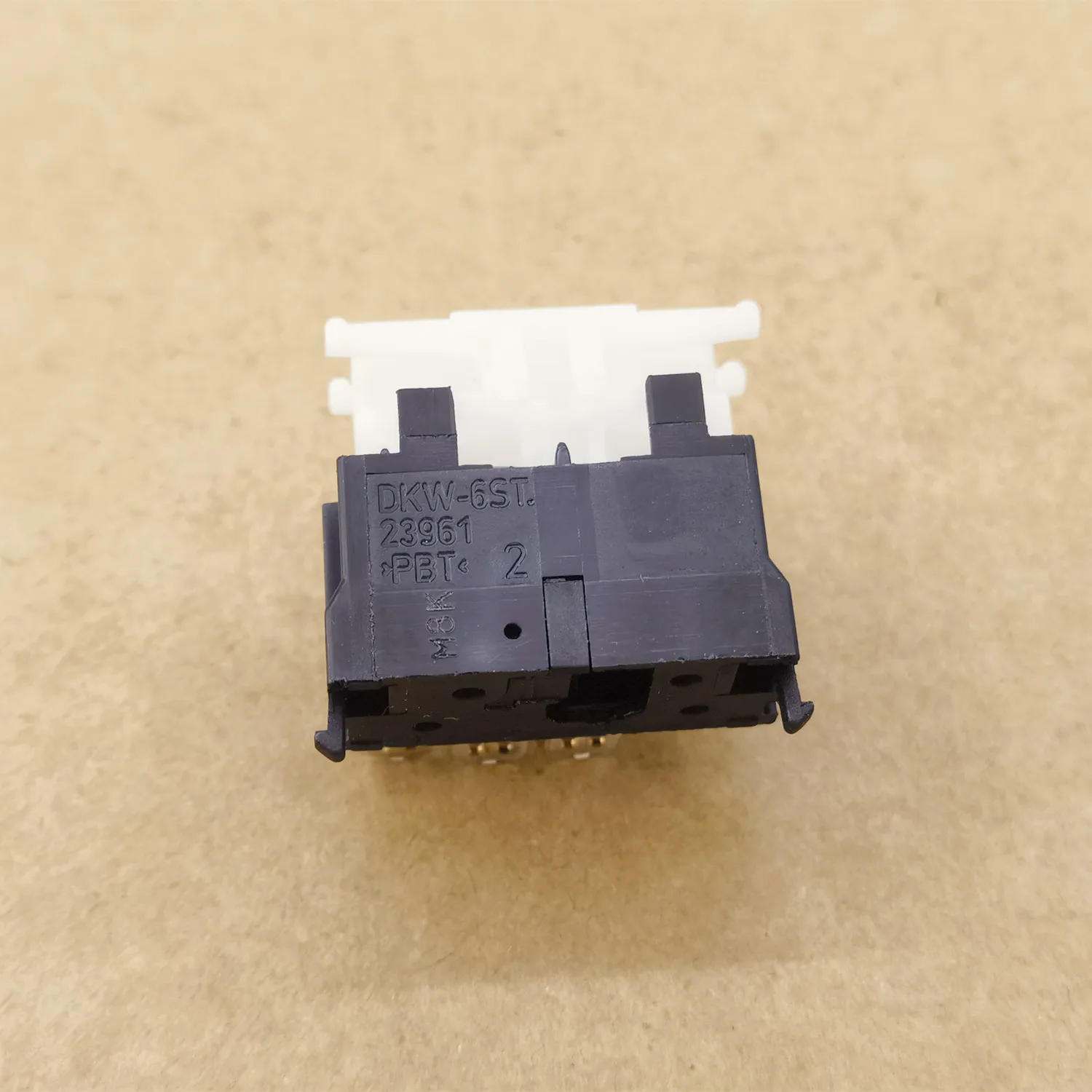 Original nuevo 100% botón de coche interruptor de bloqueo automático DKW-6ST2 luz de techo delantera interruptor de techo