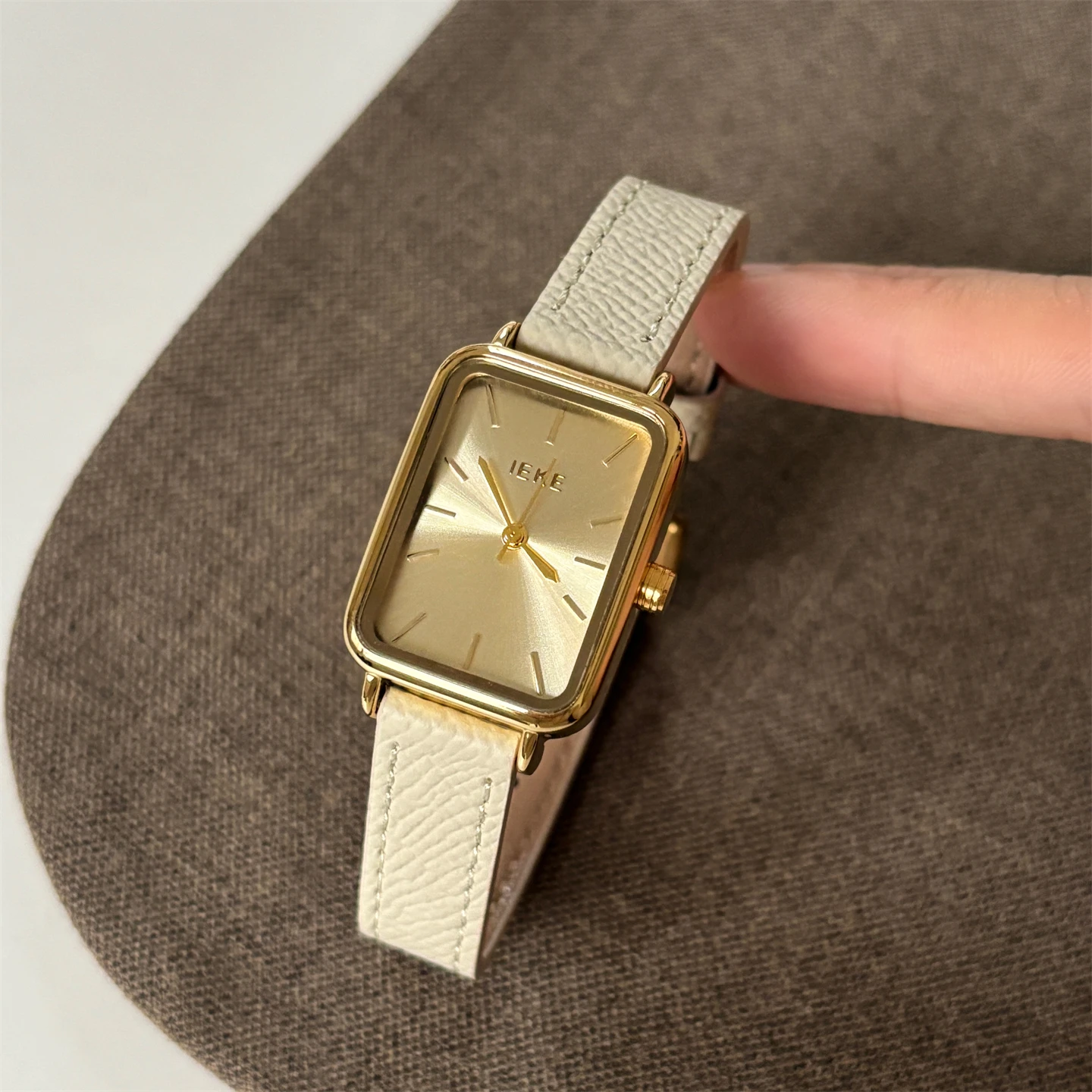 

New Classic High-End Square Design Women's Watch, Retro Style, Simple, Exquisite and Stylish, Perfect Gift for Women.