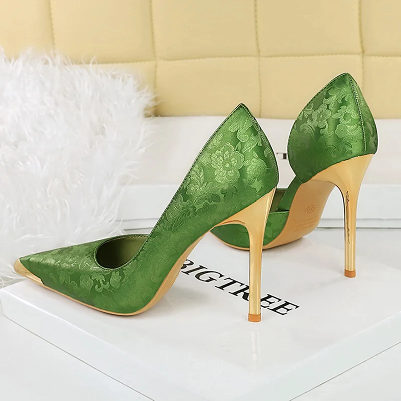 Zapatos de tacón alto elegantes de satén verde de 11cm para mujer, zapatos de vestir con diseño de punta estrecha de Metal para mujer, zapatos de vestir para fiesta y fecha a la moda