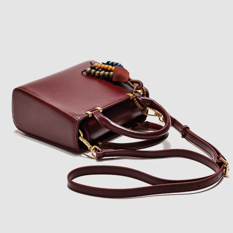 حقائب كلاسيكية صغيرة للنساء، حقائب يد ومحافظ فاخرة بتصميم 2026، جديدة في حقيبة كتف من البولي يوريثان العتيقة، مشمعة بالزيت، بمقبض علوي، مزينة بالخرز جودة عالية ًالشحن مجانا وصول الشحن السريع