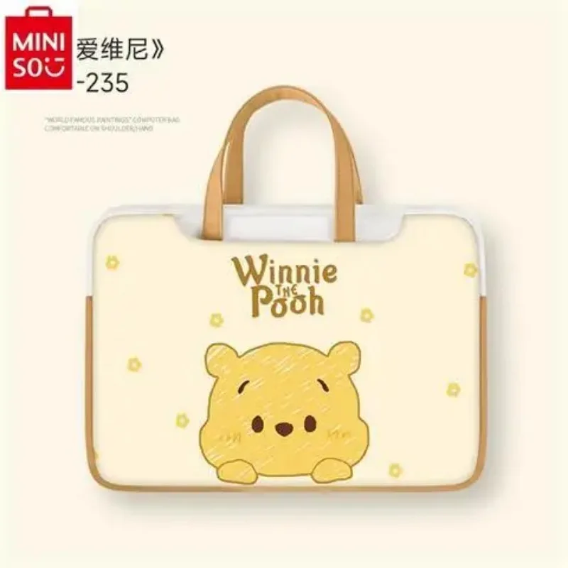 MINISO Disney Cute Winnie Bear maletín de almacenamiento de archivos PU de alta calidad, adecuado para 14 pulgadas, 15,6 pulgadas y otras bolsas de