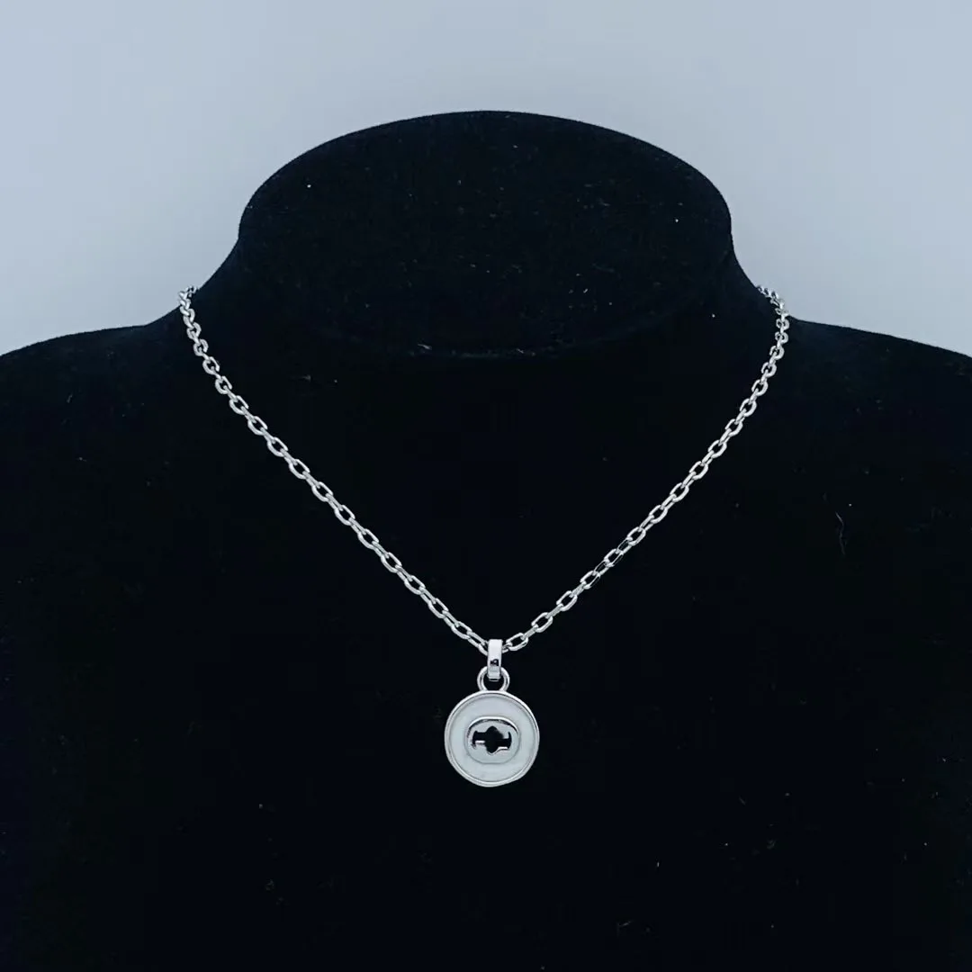 قلادة بحروف فاخرة جديدة لعام 2025 مناسبة لجميع المناسبات #5