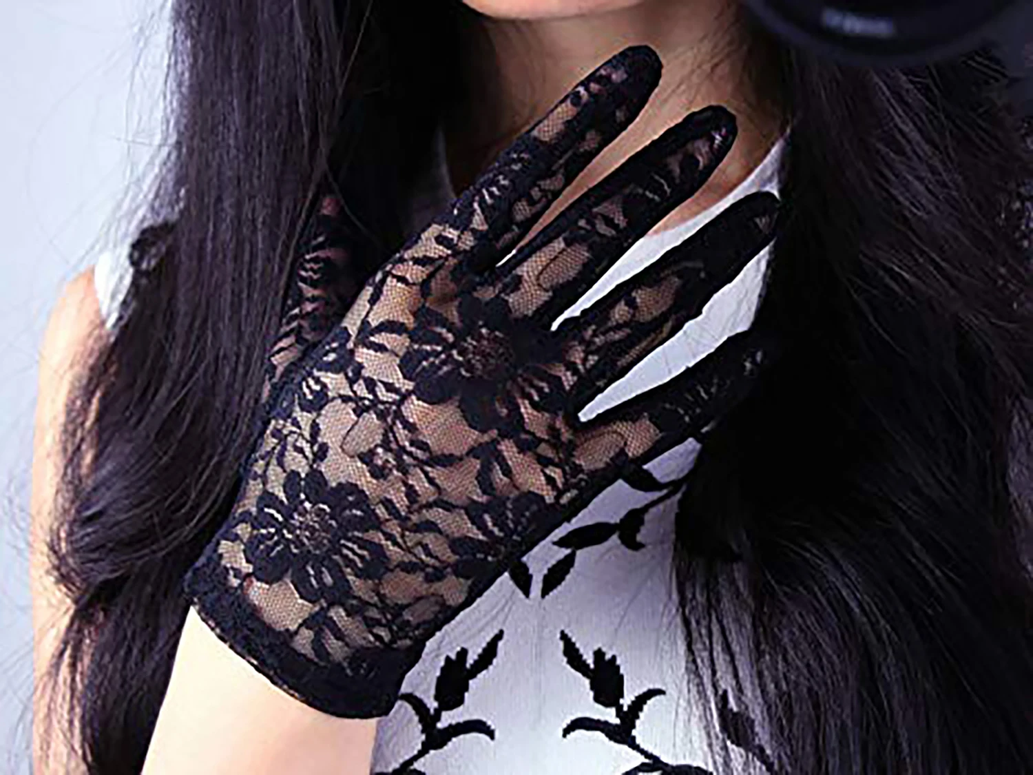 DooWay Women's White Lace Short Gloves Evening Party Wedding Dressing Nightclub Queen Christmas Costume Cosplay Finger Glove