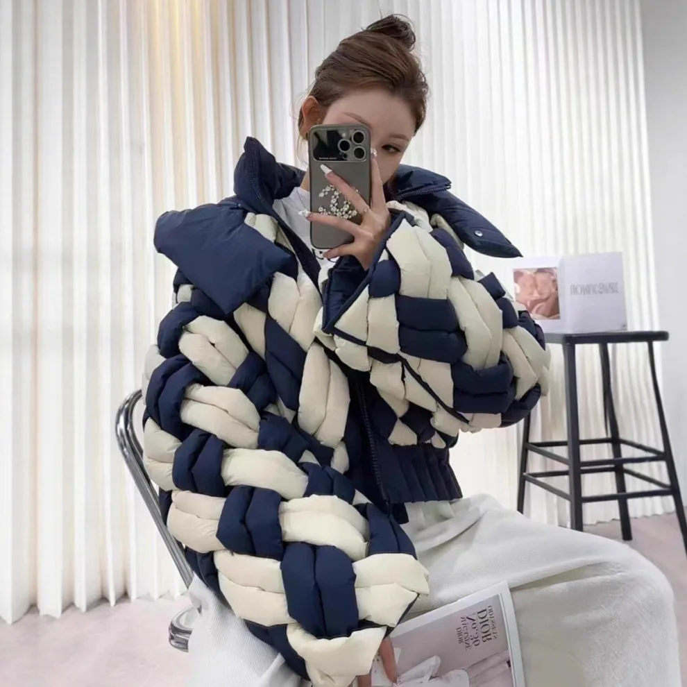 2025 Nuovo Inverno Patchwork 90% Piumino d'anatra bianca Donna Capispalla con cappuccio Cerniera femminile Cappotto corto trapuntato allentato