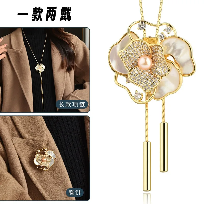 동백꽃과 장미, 스웨터 체인, 코사지 브로치가 포함된 여성용 새 긴 목걸이