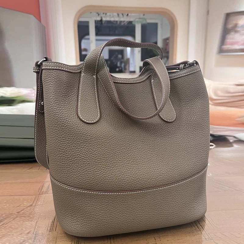 

Classic Bucket Bags For Women Luxury Designer Handbags And Purses 2025 New In PU With Inner Pocket Top Handle Underarm Shoulder