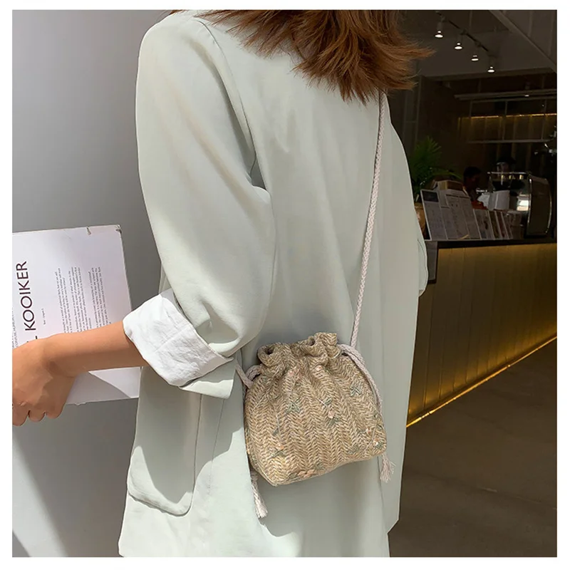 Fashion Small Shoulder Bags Women Beach Straw Woven Flower Embroidery Bags Ladies Lace Crossbody Handbags For Travel