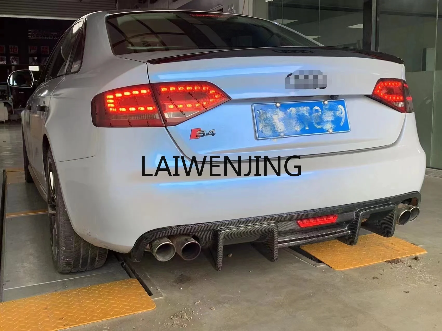 

HLZ Suitable for 08-12 Audi A4L S4 B8 Sport Modified Carbon Fiber Rear Lip a4 Spoiler A4 Tail Lip