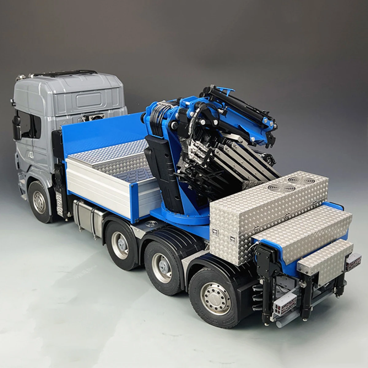 1/14 8X8 RC Hydraulic Trailer Crane Metal Model F1650 Truck Mounted Crane RTR Version Construction Machinery Crane Model