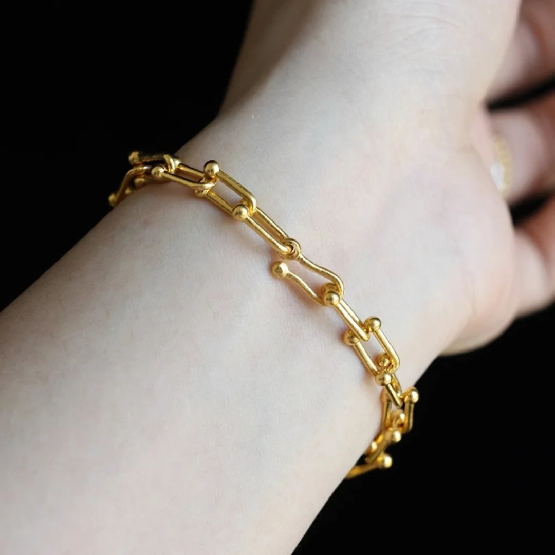 Projeto retro do bracelete do ouro