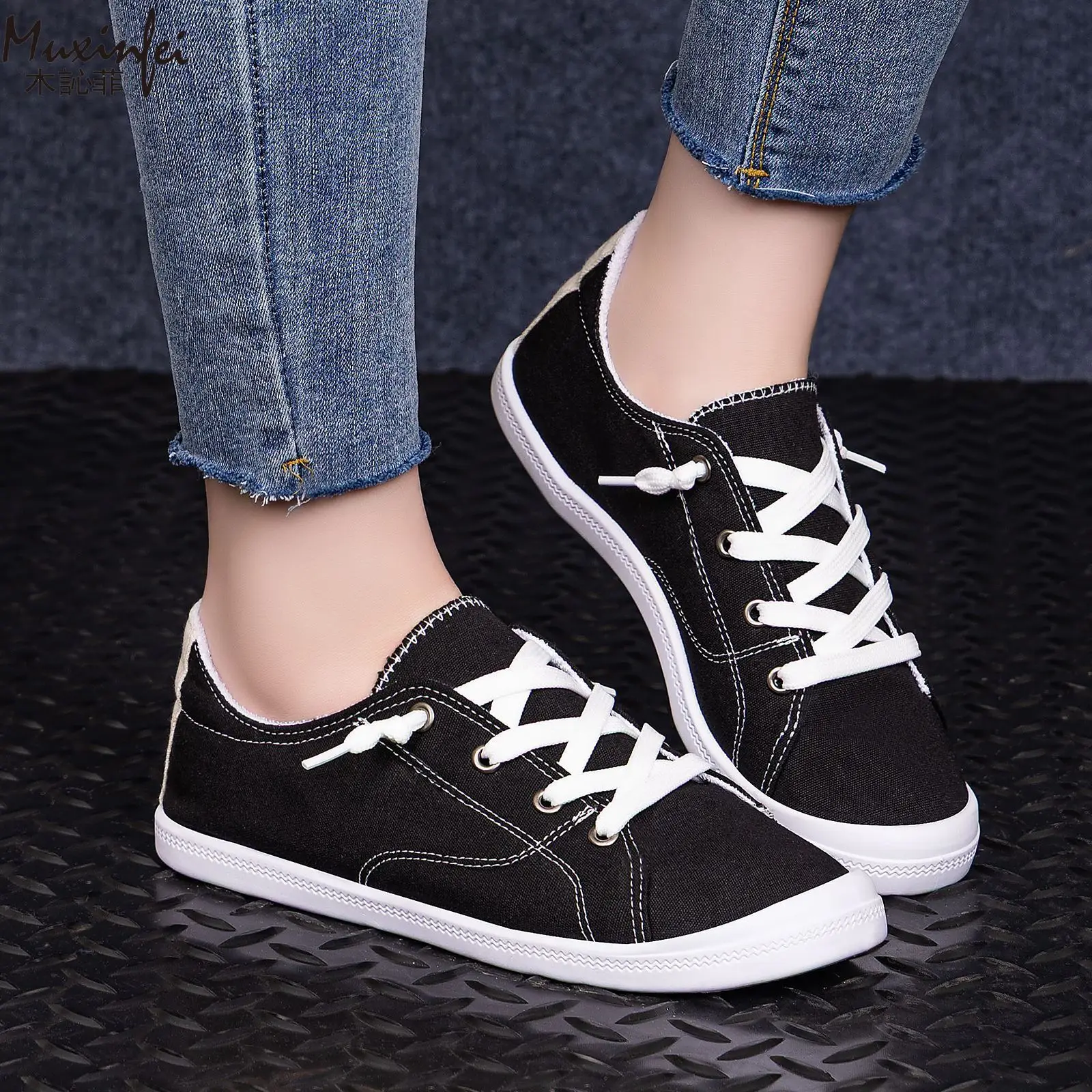 

Women's Spring New Versatile Breathable Casual Shoes in Large Size Lightweight and Durable Lace Up Sports Canvas Shoes 35-43