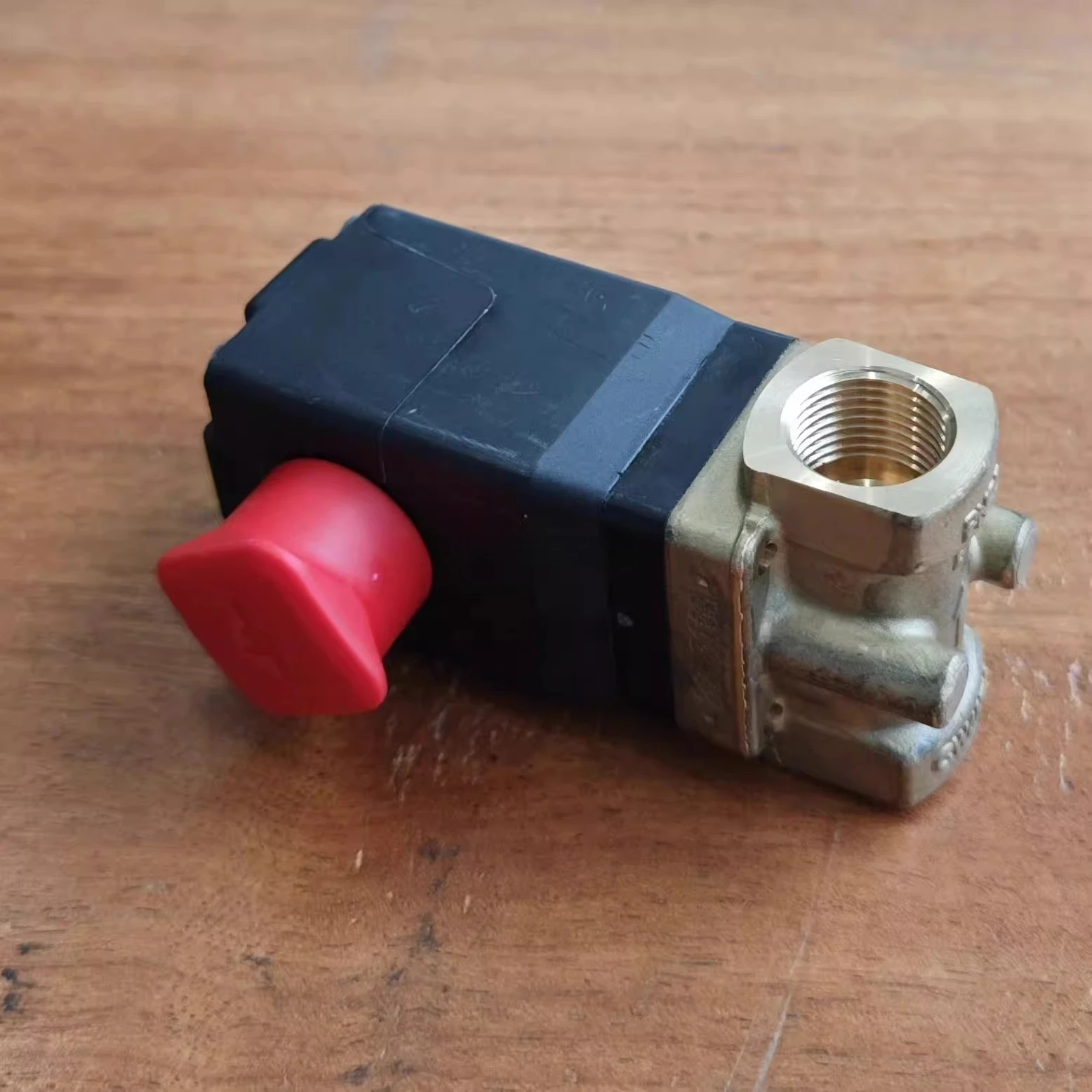 8253000/100/200 Solenoid valve 8001.24V/220V