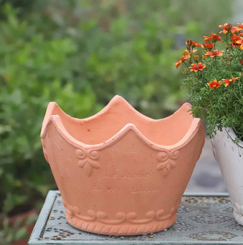 

Crown Handmade Red Pottery Terracotta Flower Pot