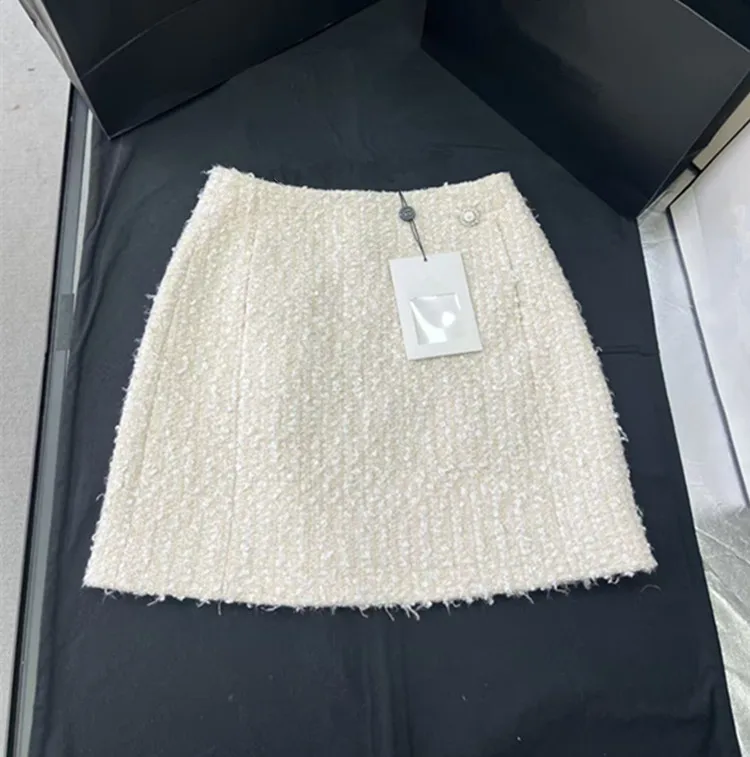 Customized New Winter 2025 styles of European and American women's clothing Long-sleeved single-breasted beige tweed coat skirt