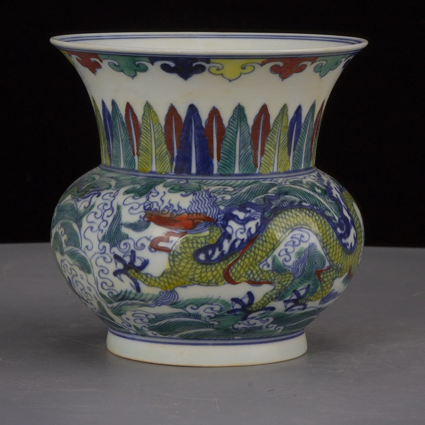 Chinese Blue and White Doucai Porcelain Pot Ming Chenghua Dragon Pattern 5.51