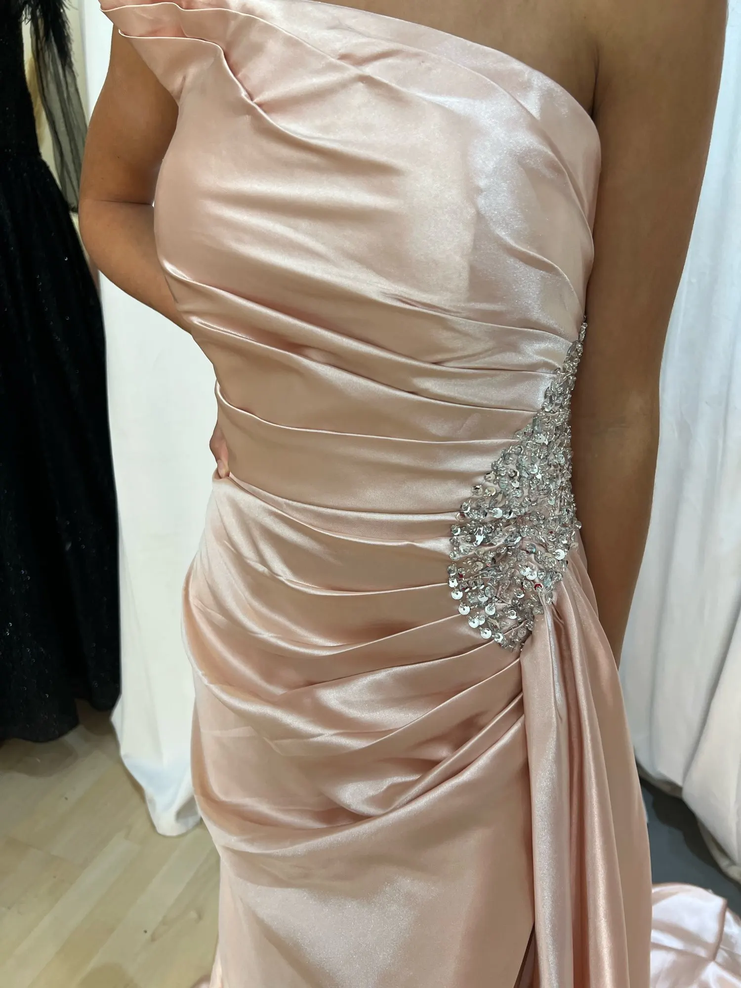 2022 Sexy Champagne Formal Prom Dresses Beadings High Split Silk Satin Arabic Dubai Evening Party Gowns Robe De Soriee