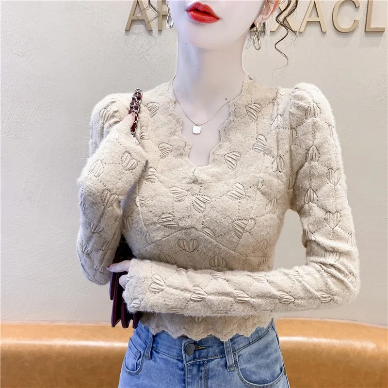 

Thickened Flocking Women's Top V-neck Base Shirt Inner Wear Mink Velvet Retro Embroidery Lace Shirt Autumn Winter New Arrival