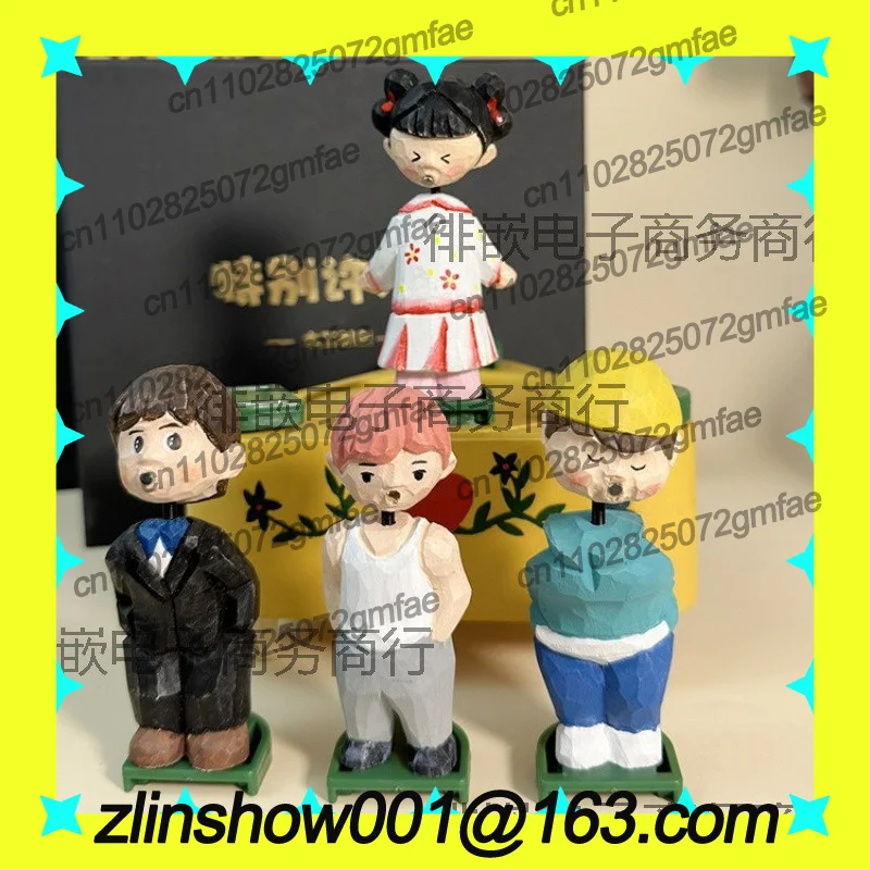 Female ornament electric, rotating solid wood carving, creative kiss music box, male music box speaker birthday