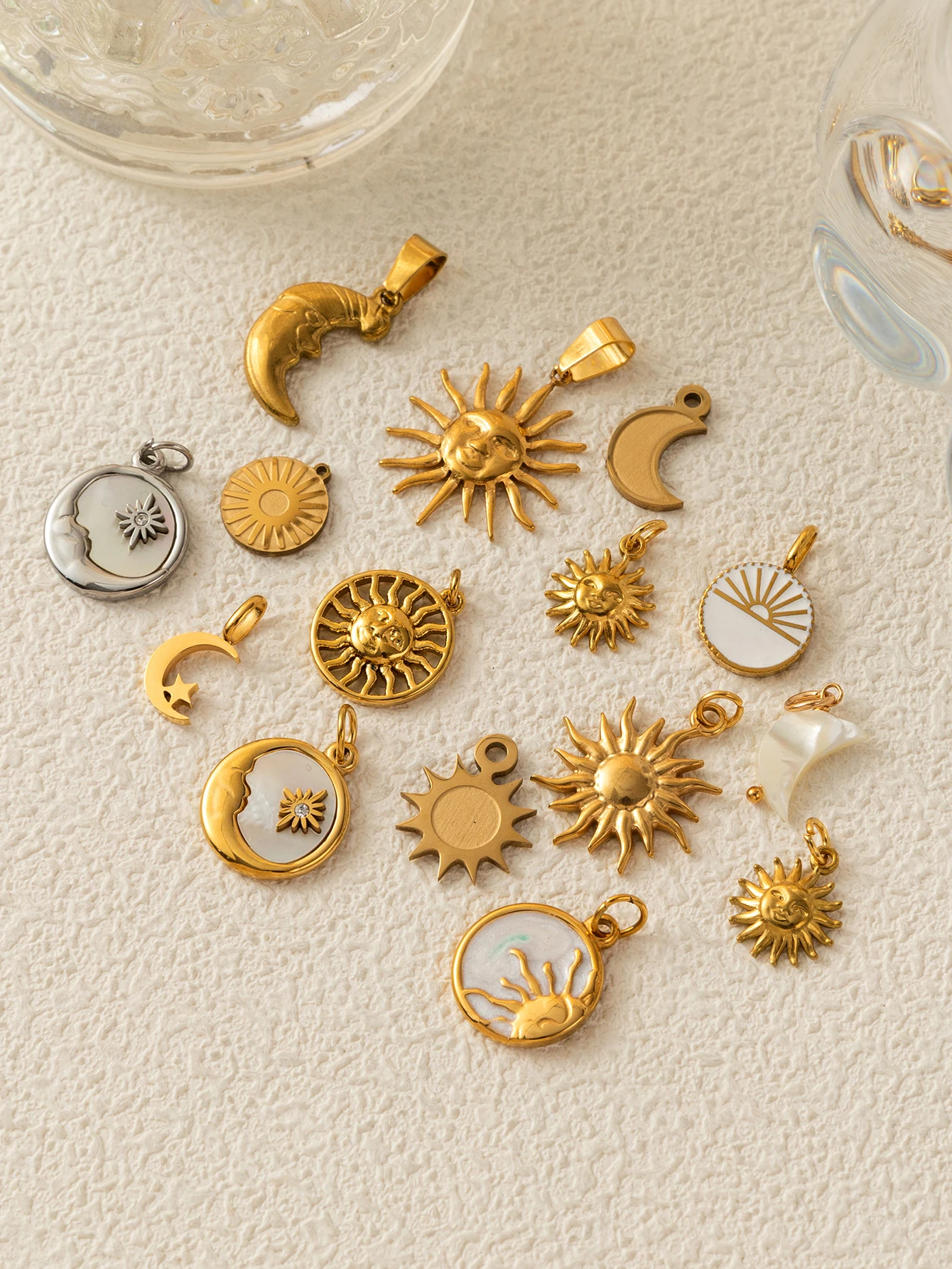 1 Stück Edelstahl Stern Sonne Mond Serie DIY Anhänger, vergoldet mit 18 Karat Gold zur Farbkonservierung, Damenschmuck Geschenk – Detail 3