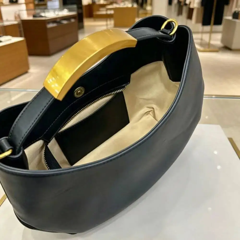 Demi-cercle Women Golden Letter Tote Drawstring Bucket Bag Luxury Closure Spacious Capacity Trendy Hot Selling Purse view 4