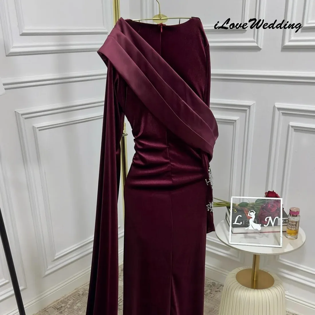 맞춤형 버건디 정장 이브닝 드레스 2025 긴팔 여성 파티 드레스 새틴 O넥 비딩 프롬 드레스 플로어 기장