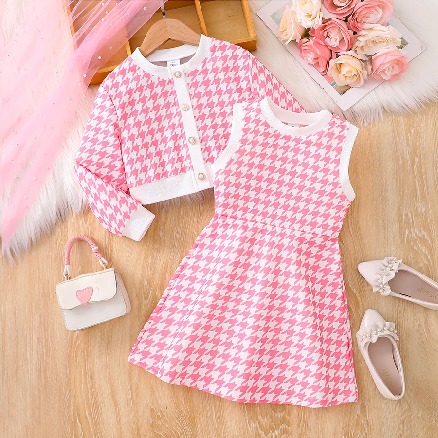 Conjunto de 2 piezas: chaqueta tipo cárdigan de punto rosa informal para niña + vestido a cuadros para primavera, otoño e invierno. Chaqueta corta de cuello redondo estilo preppy para niña con botones combinada con un vestido ajustado, falda vintage. Moda