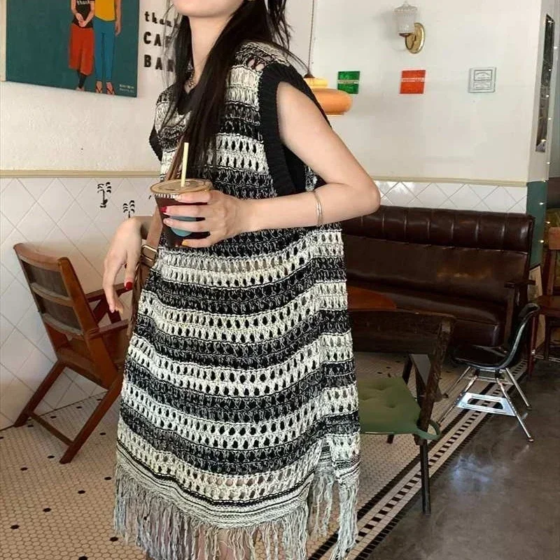 Fashion Mujer Casual Loose Long Vests New Summer Sleeveless Knitted Vest O Neck Striped Hollow Out Tassel Vintage PTKPCC