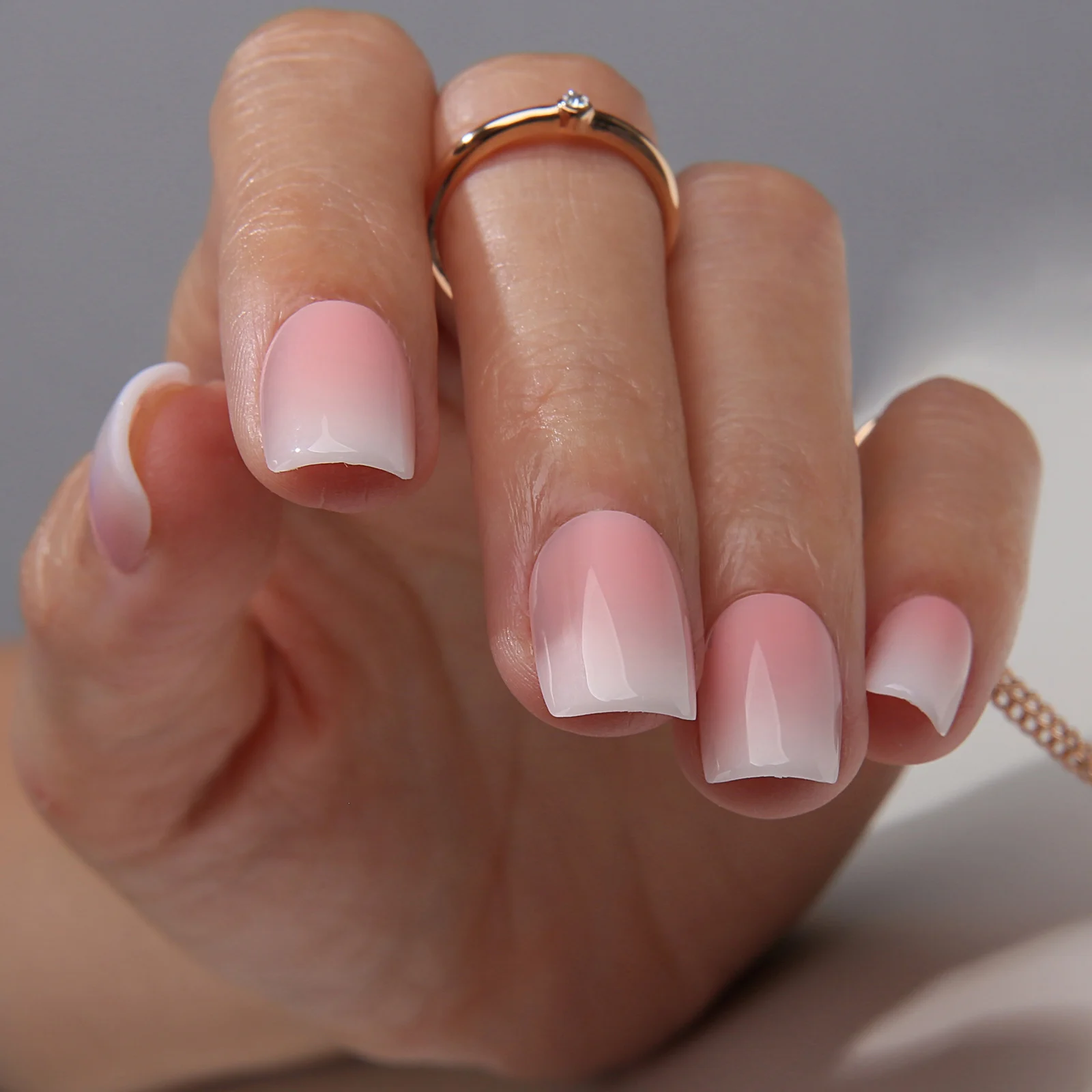 Bébé rose Ombre presse sur ongles carré court faux ongles aérographe couleur naturelle 30 pièces/ensemble