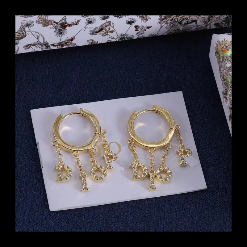 

2024 New D Home Alphabet Rhinestone Silver Needle Retro Earrings Dijia Versatile Earrings