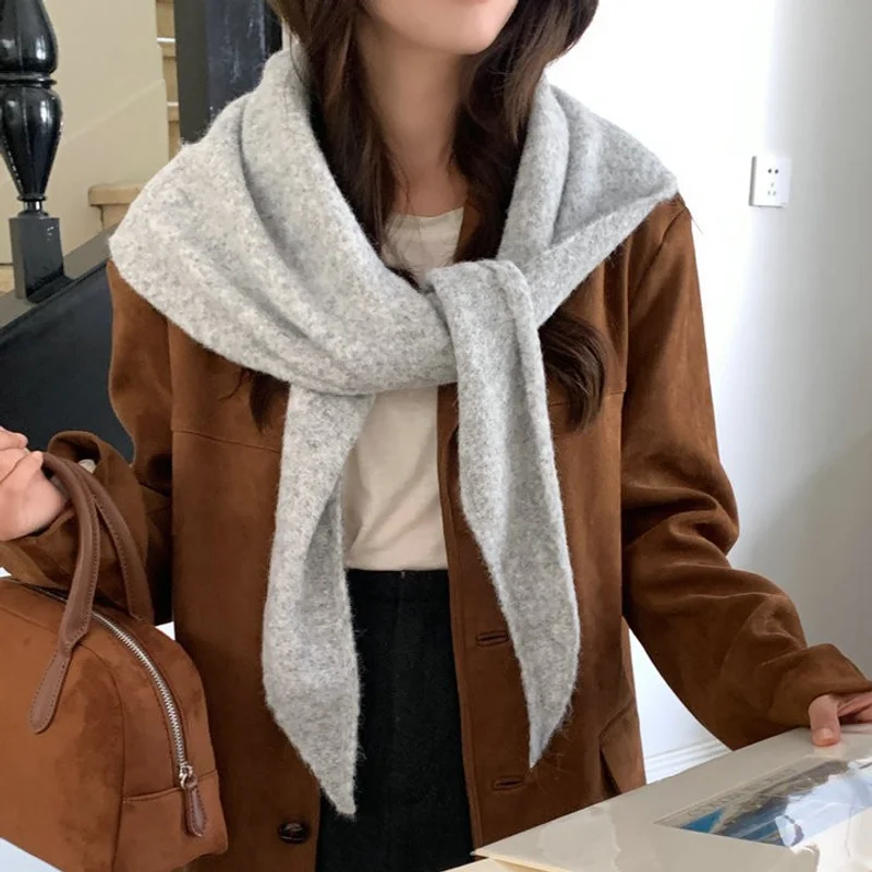 

Korean 2025 Winter New Knitted Triangle Scarf with Flower Pattern, Women's Versatile Warmth, Wool Containing Scarf, Outer shawl