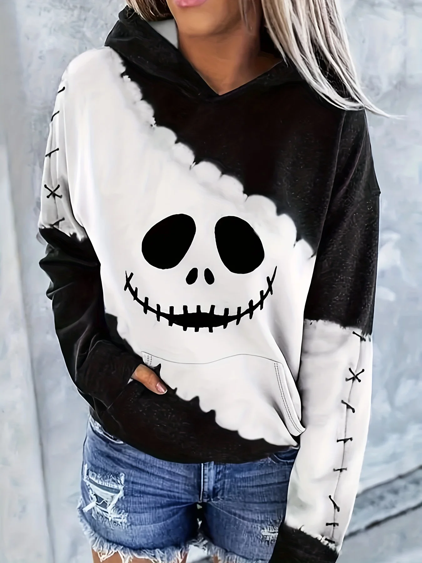 Damen Halloween Totenkopf-Print Hoodie Schwarz-Weiß Patchwork Pullover Sweatshirt Gruseliges Festival Lässiger Langarm-Kapuzenpullover