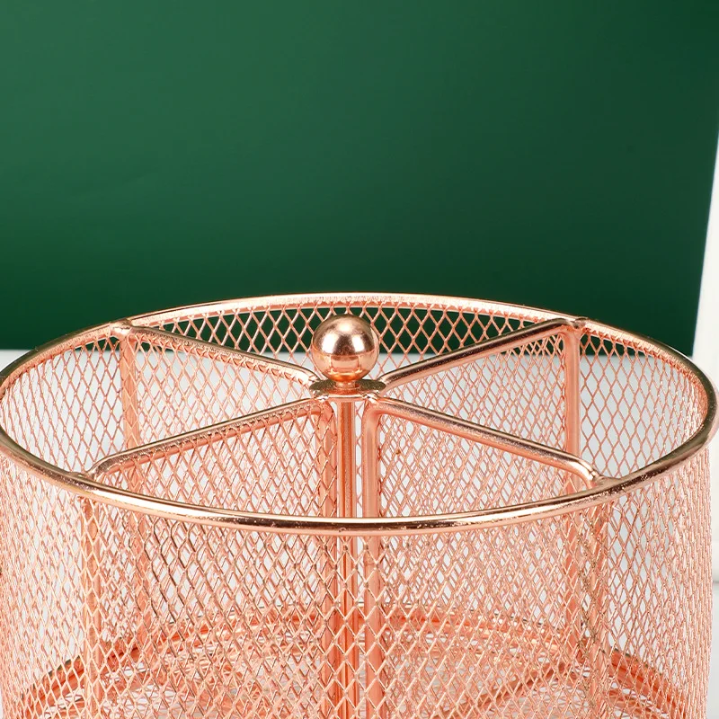 حامل أقلام معدني دوار لمنظم فرش التجميل المنزلية المكتبية مع مساحة تخزين متعددة الأقسام - تصميم شبكي حديدي متين