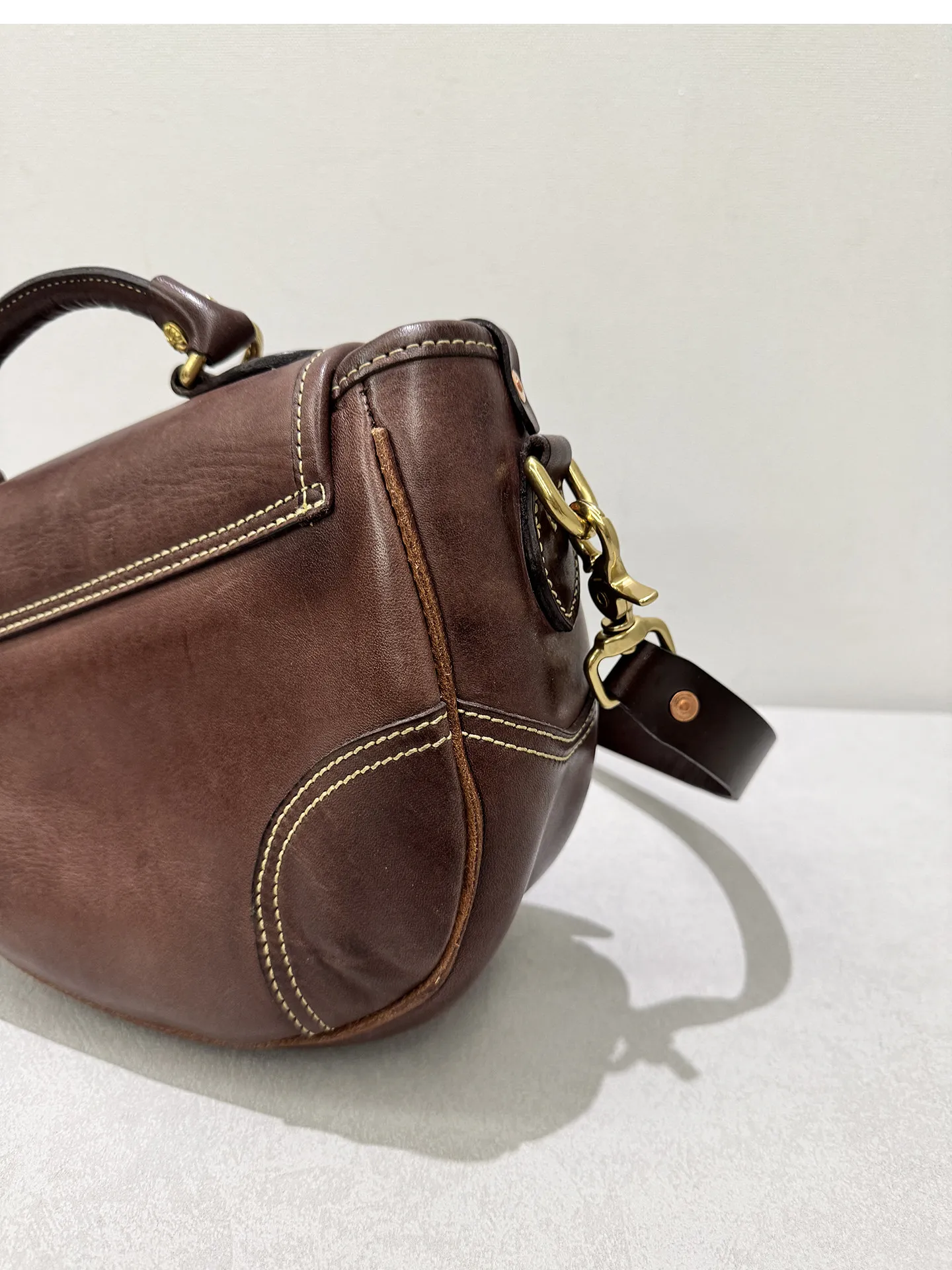 Handgefertigte, hochwertige Damen-Satteltasche aus erstklassigem Rindsleder für den täglichen Gebrauch, luxuriöse Schultertasche aus echtem Leder für Reisen. – Detail 29