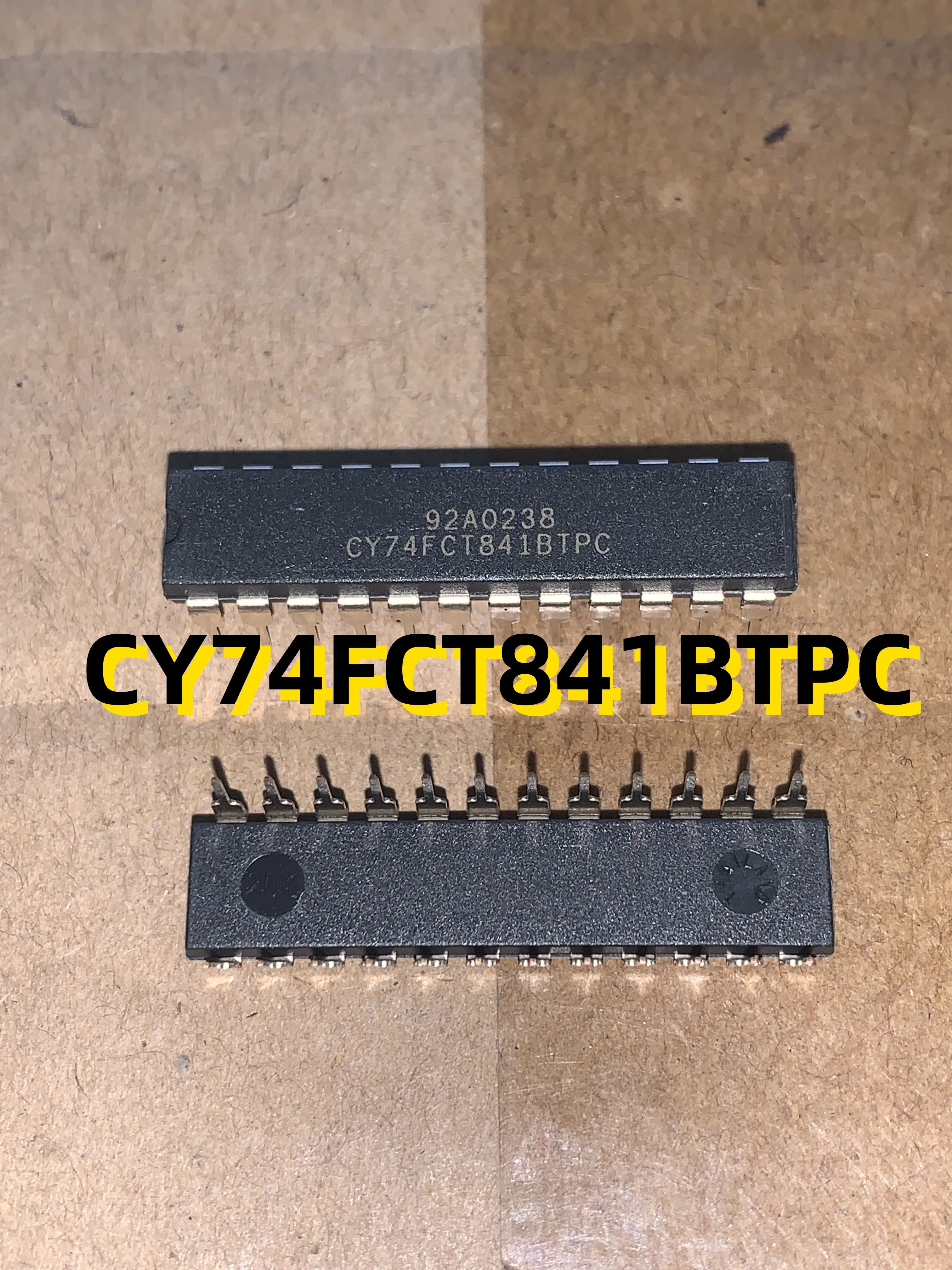 

10 шт. CY74FCT841BTPC 09 + DIP24