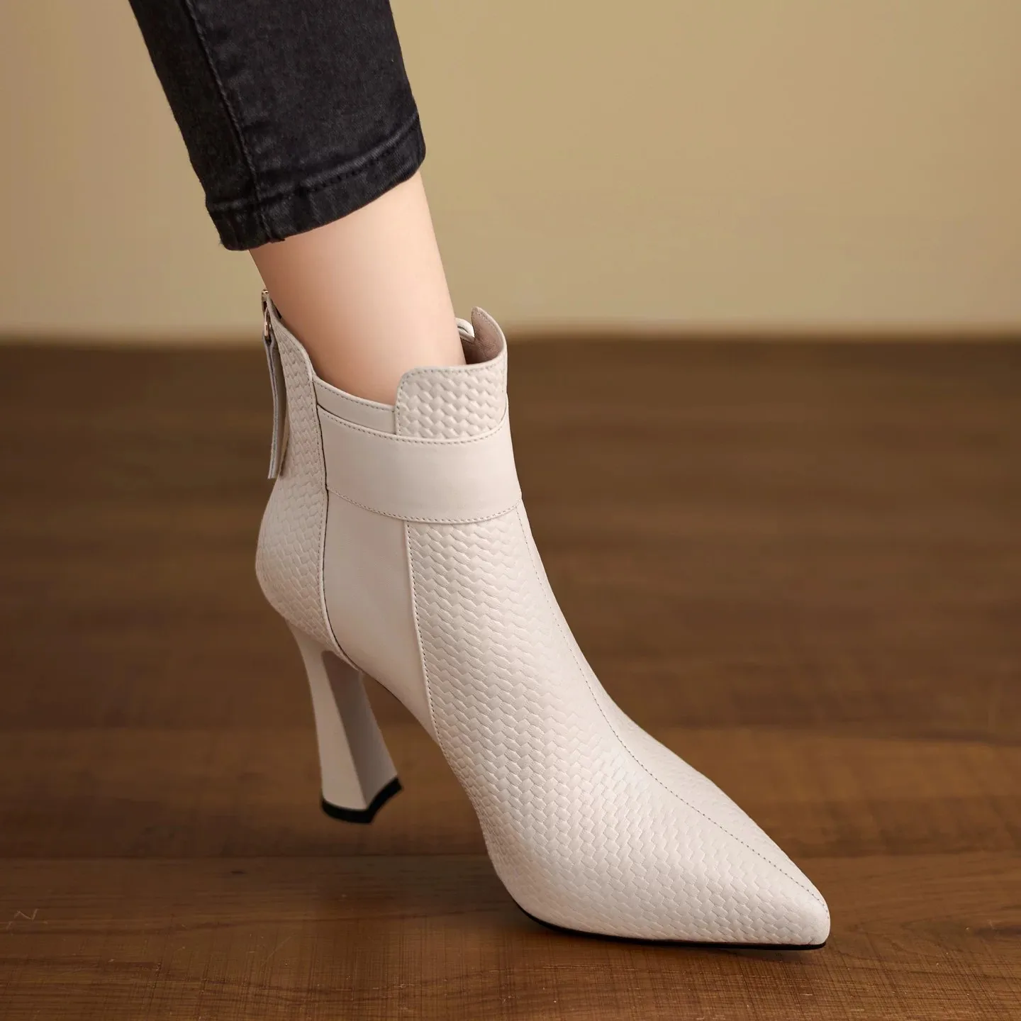 Black Snake Print Pointed High Heel Ankle Boots, Slimming, Versatile, Fashionable New Style, 2026 Winter New Release