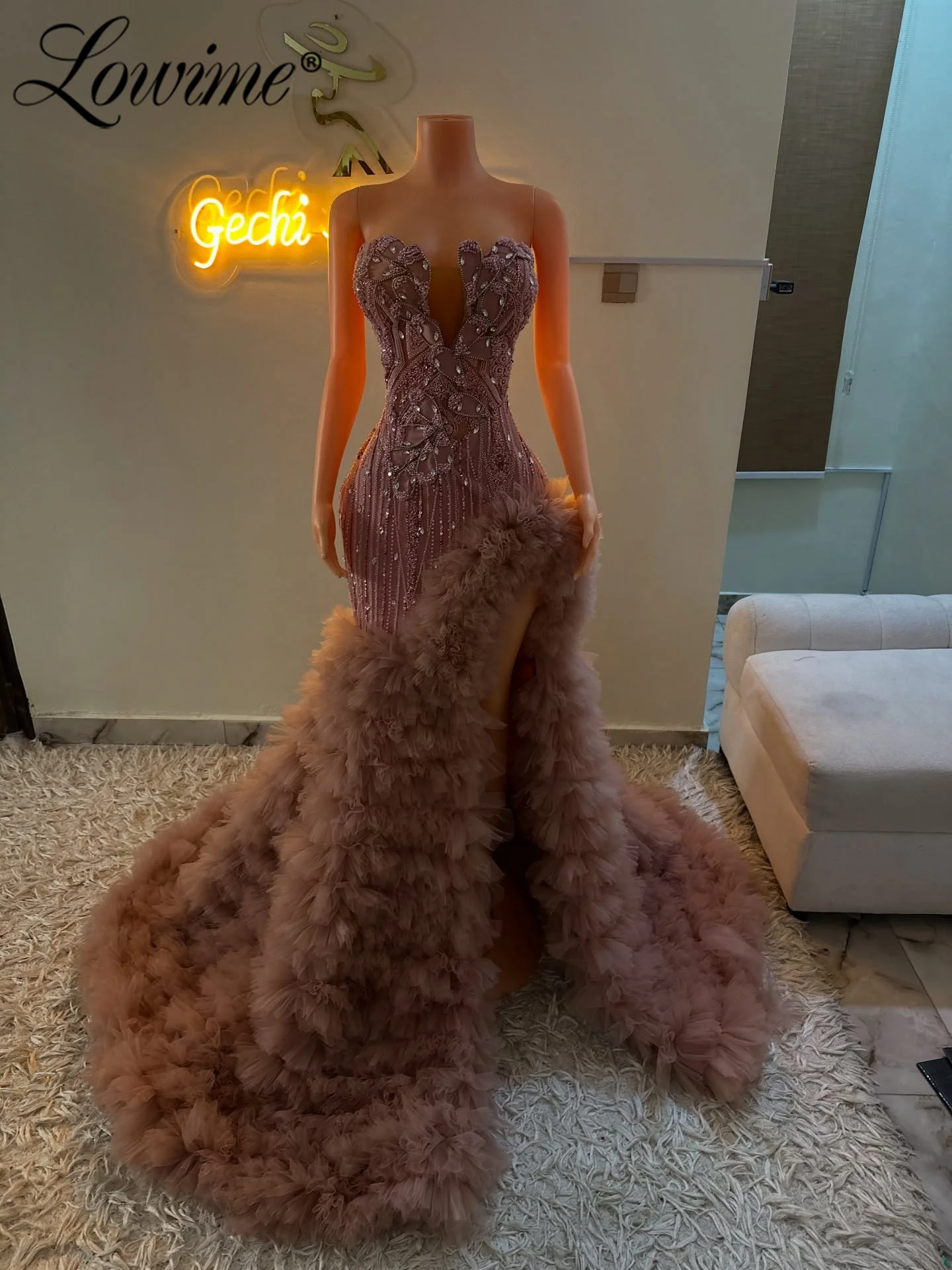 

2026 Customized Long Ruffles Split Side Prom Dress For Black Girls Beaded Blush Pink Birthday Party Dresses Arabic Evening Gowns