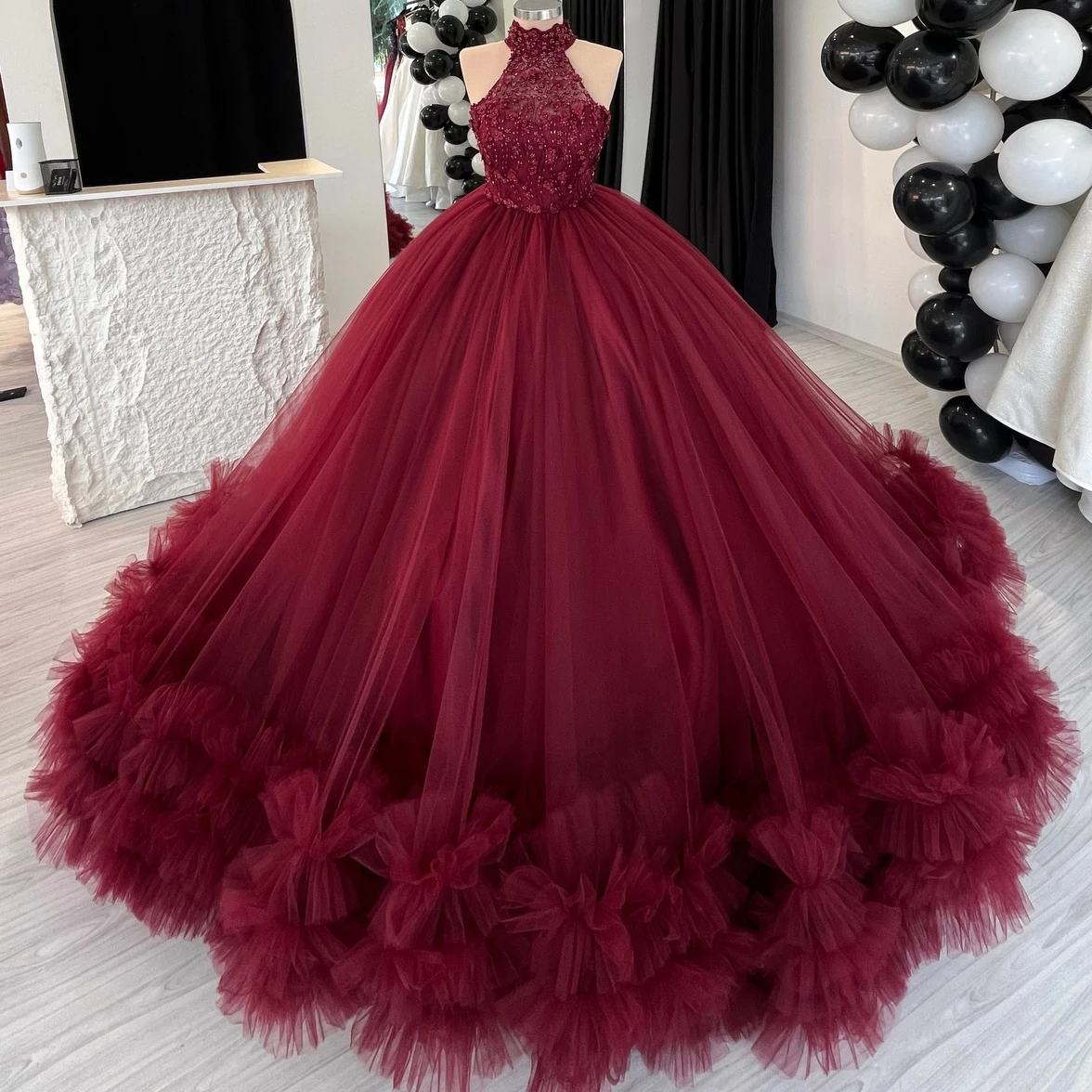 New Elegant Burgundy Ball Gown Evening Dresses 2026 Robes De Soiree Halter Sleeveless Prom Dress Customized Beaded Party Gowns