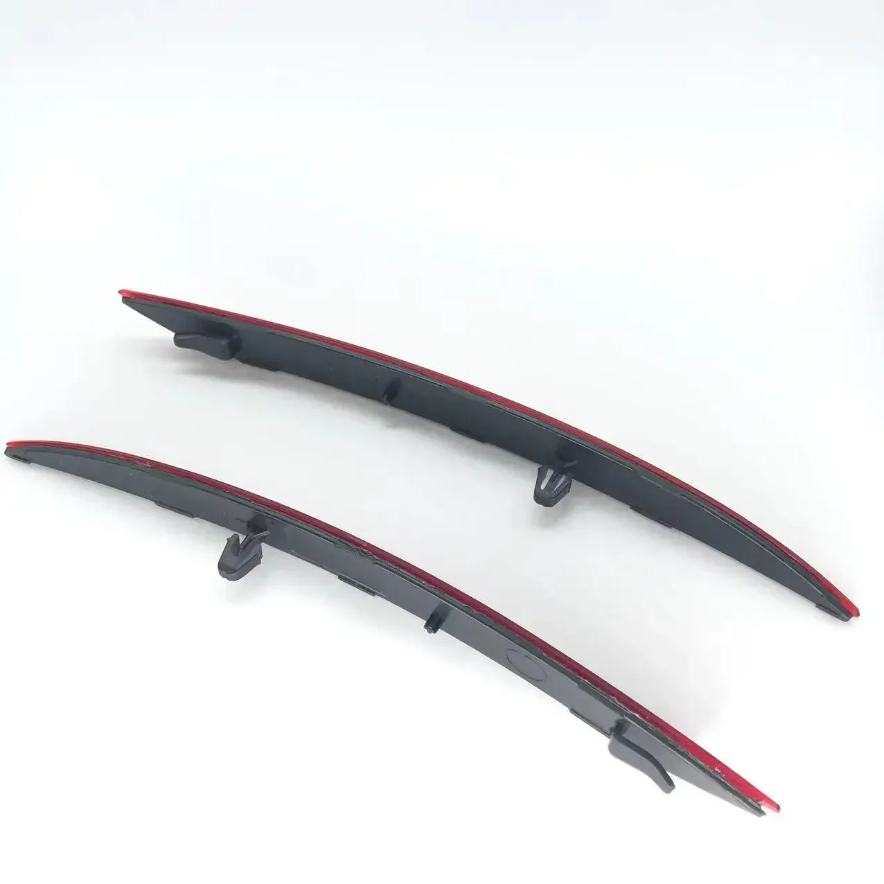 モデル3 Y車用リアバンパーライトリフレクターストリップサイドライトトリムに適しています