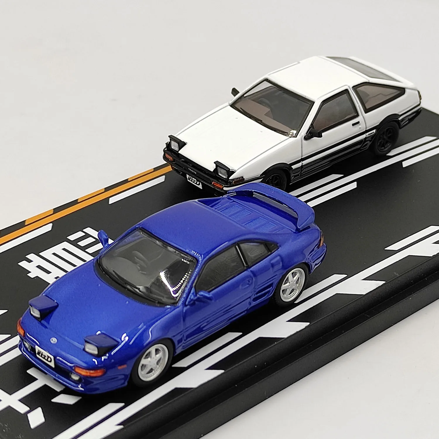 

Литой под давлением аниме-клуб, масштаб 1:64, Toyota MR2 SW20 AE86, начальный D, набор из сплава, автомобиль, коллекционная игрушка, подарок, сувенир, украшение для дисплея