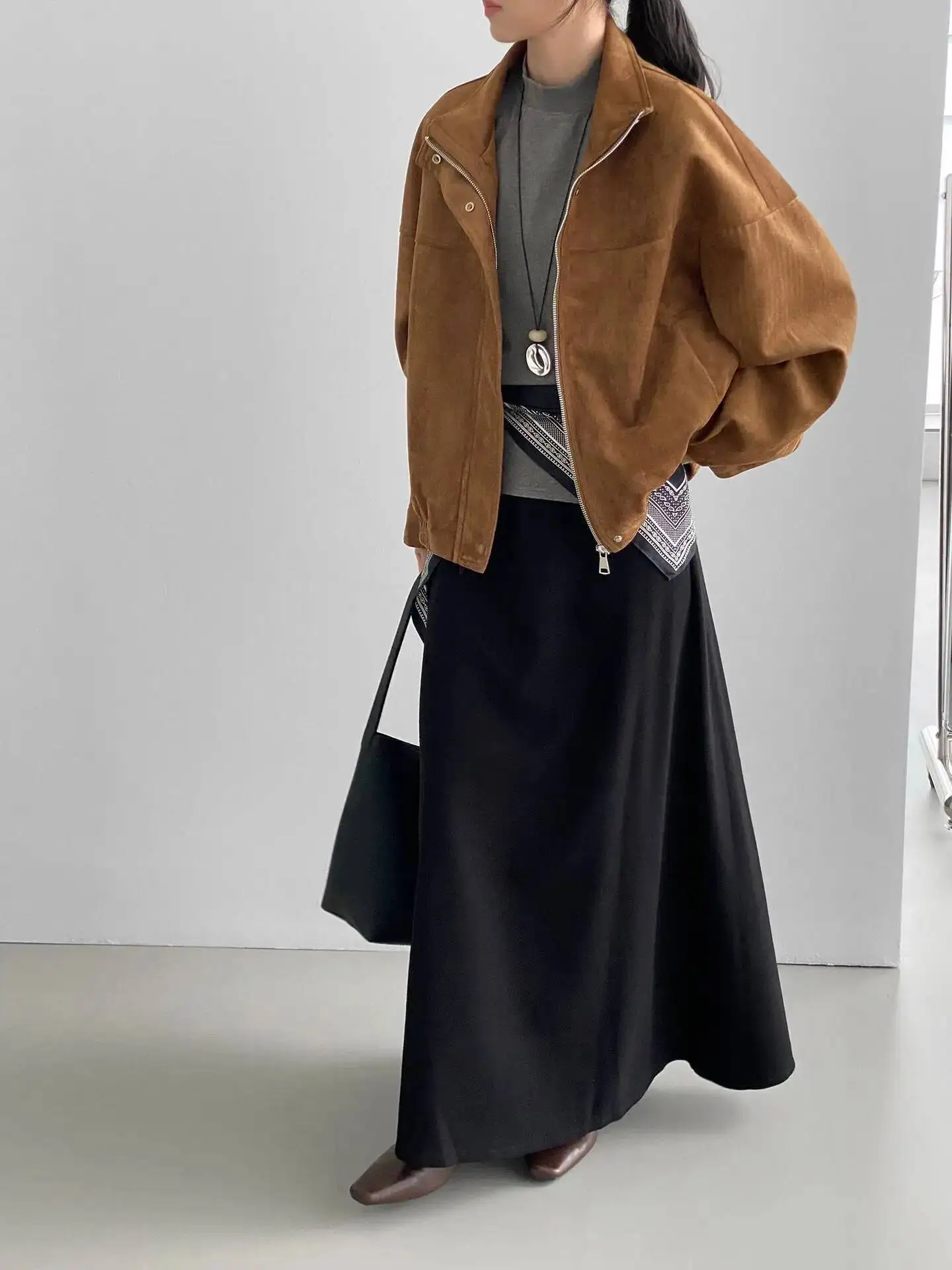 เสื้อแจ็คเก็ตสไตล์เรโทรใหม่ปี 2025 สำหรับผู้หญิง ปกพับได้ สวมใส่สบาย หลากหลายสไตล์ ทรงหลวม ผ้าหนังกลับ