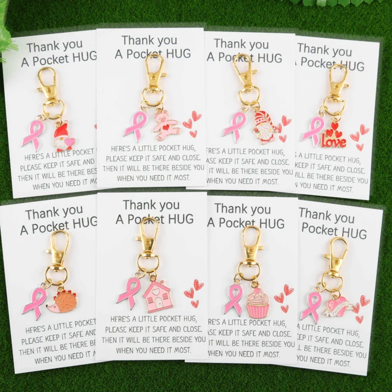 Pink Power Schlüsselanhänger-Set, 8 romantische kleine Zwerge mit rosa Schleife als Brustkrebs-Präventions-Accessoire, wird mit einem inspirierenden Anhänger geliefert.