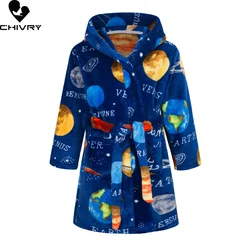 Neue Herbst Winter Kinder Kapuze Flanell Bademantel Baby Bade mäntel Jungen Mädchen niedlichen Cartoon weichen warmen Pyjama Langarm Handtuch Robe